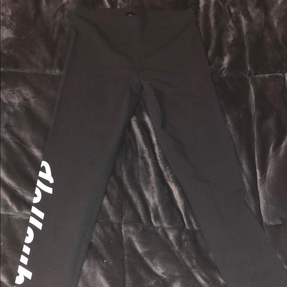 *BRAND NEW* “Volleyball” print legging.